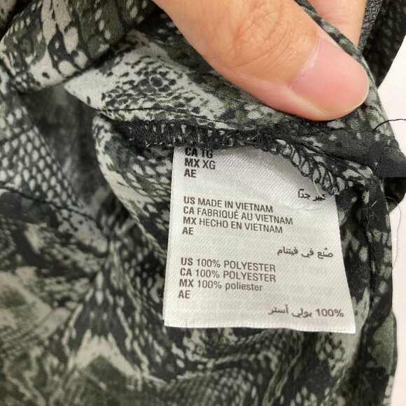 INC International Concepts size XL Black Gray Reptile Print Soft Flowy Button Up - Picture 6 of 9